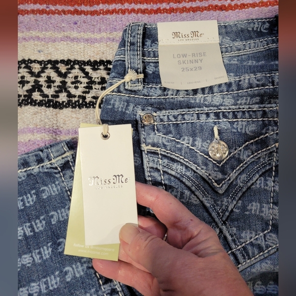 Miss Me 25×29 low rise skinny Blue Patterned low rise Skinny Jeans - Picture 5 of 16